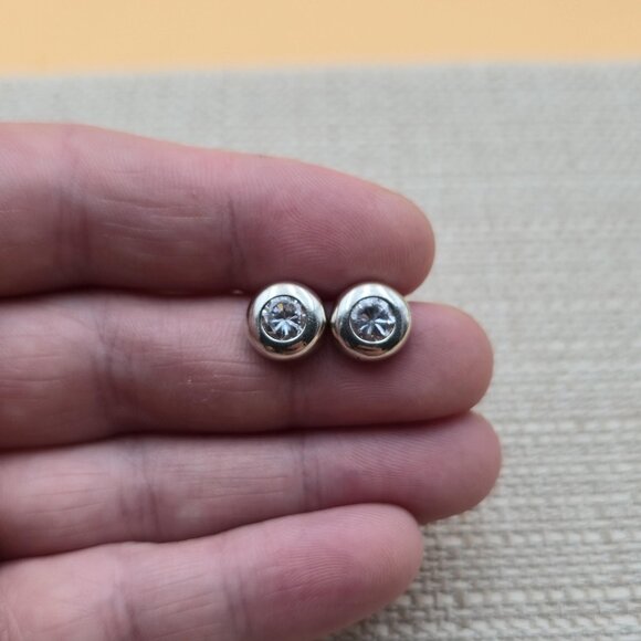 Sterling Silver Unique Round Cubic Zirconia Stud Earrings A5757 - Picture 1 of 7